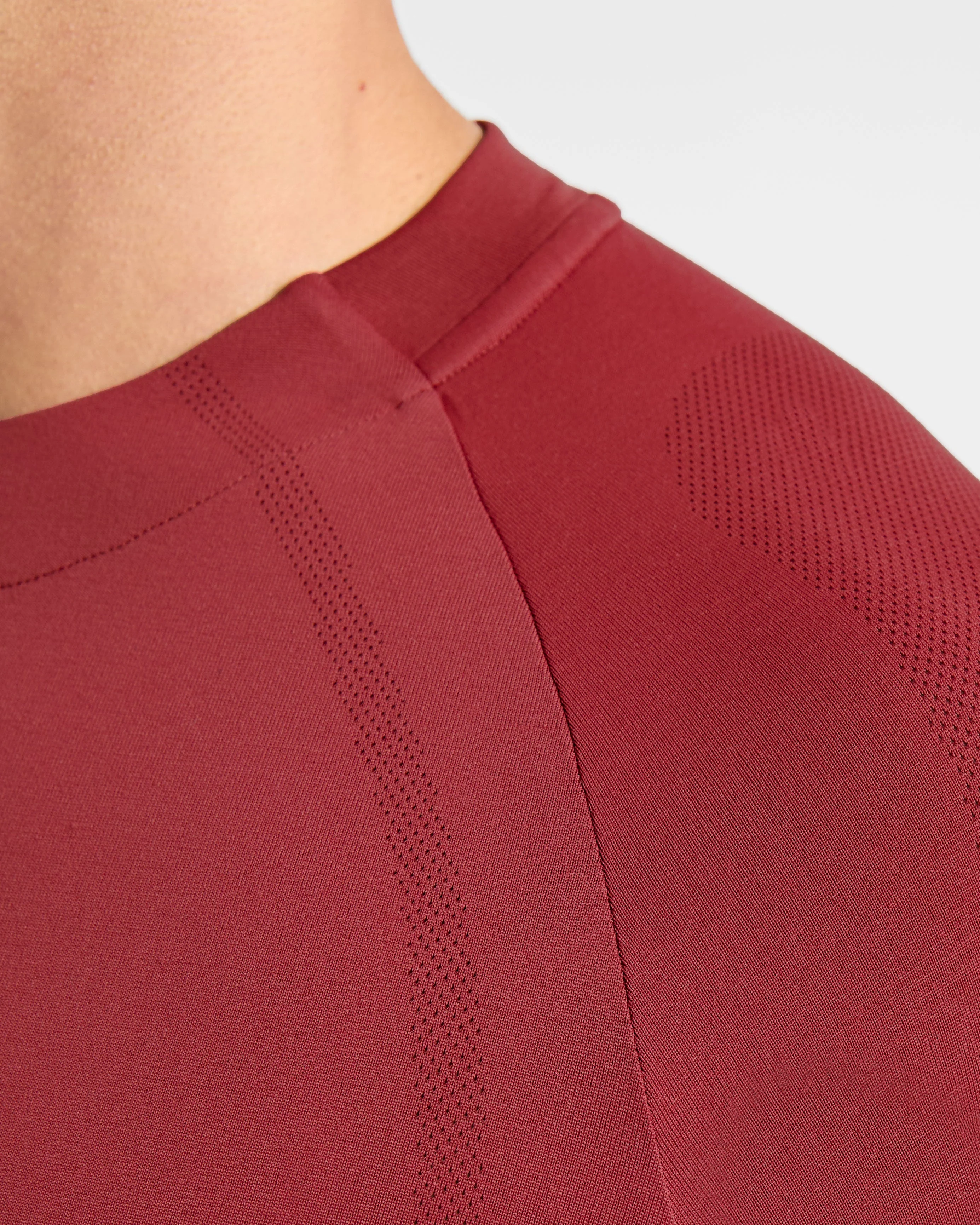 Attain Seamless T Shirt - Maroon Rood - Image 6