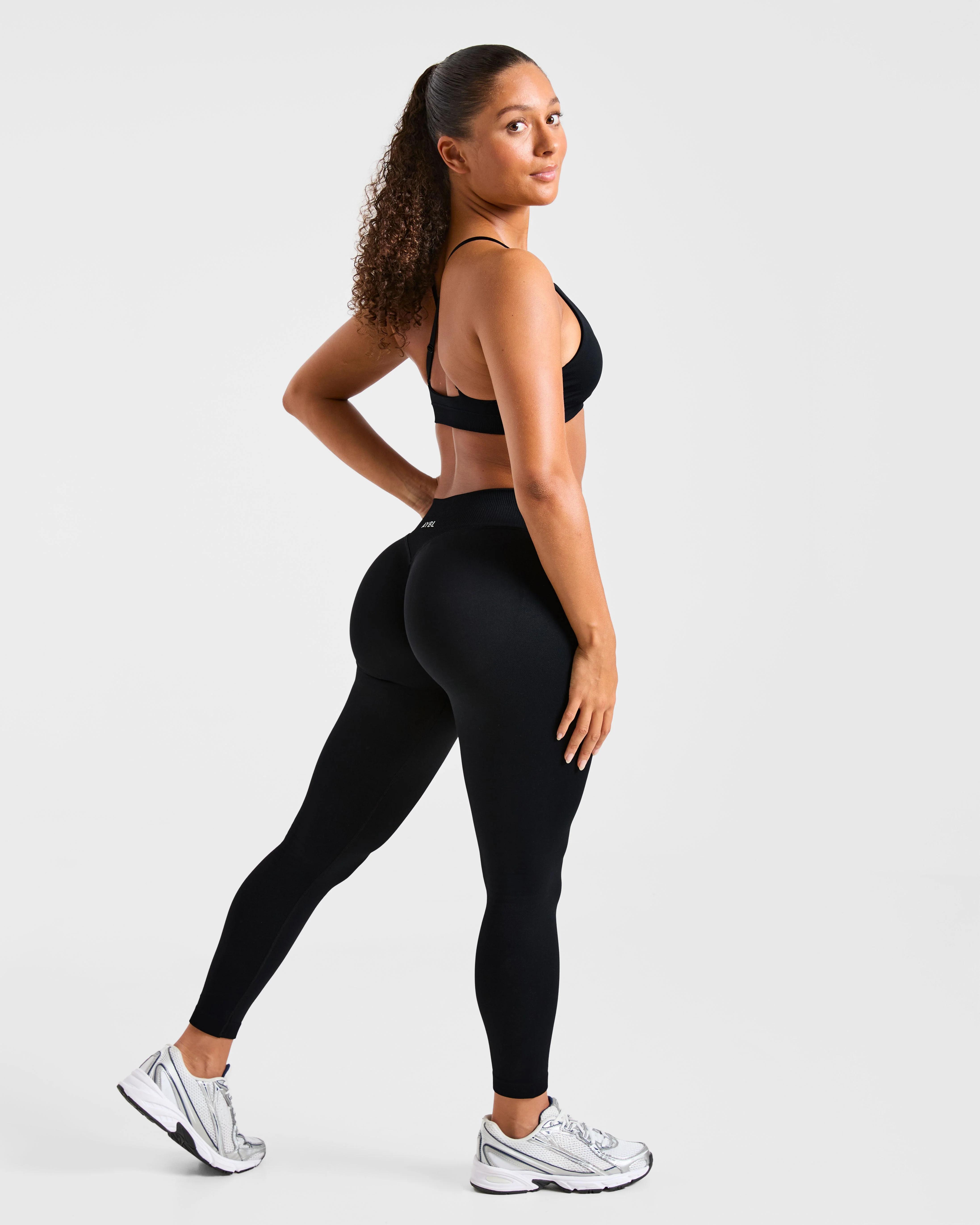 Enhance Seamless Sports Bra - Zwart - Image 4