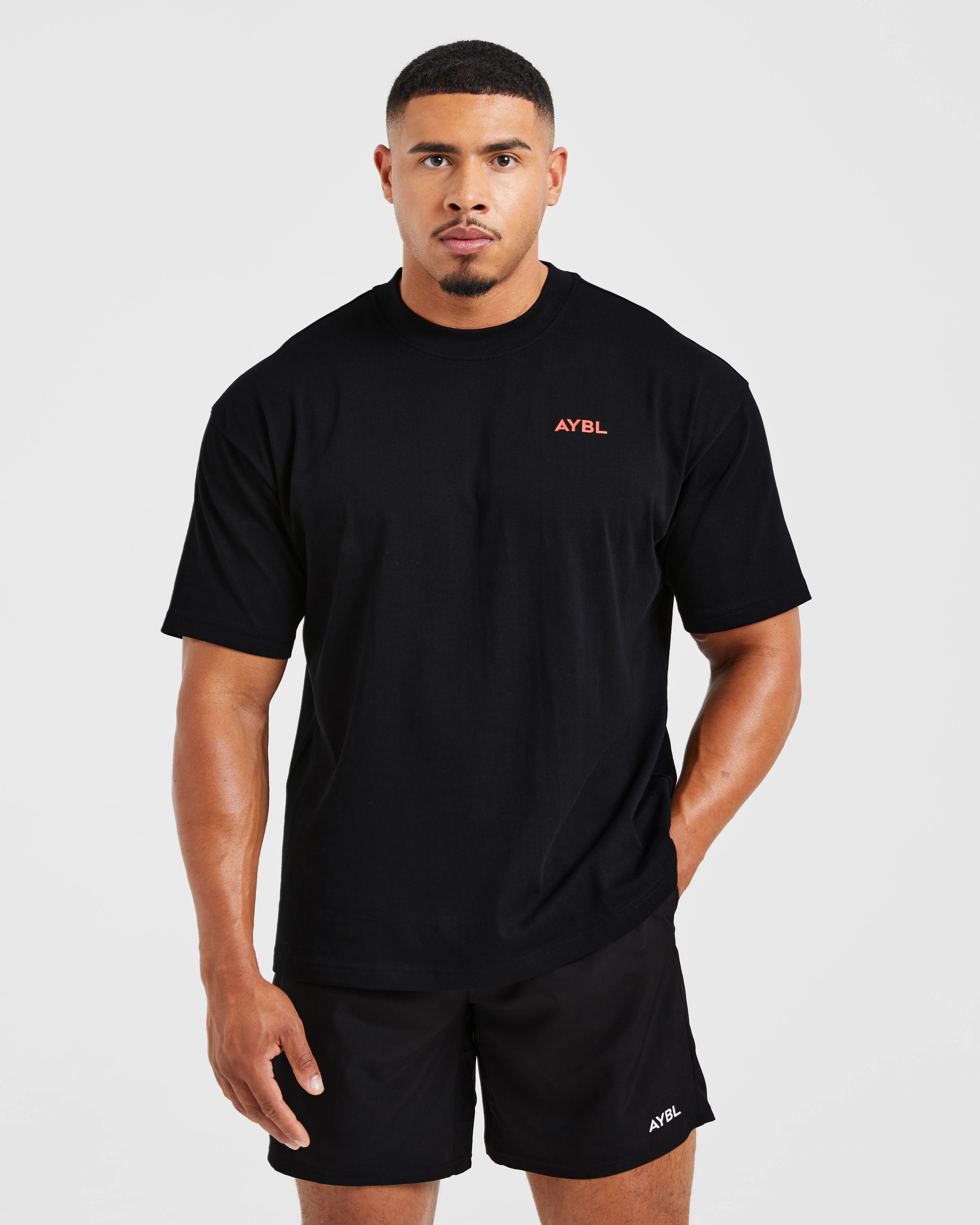 Essential Oversized T Shirt - Zwart/Rood - Image 2