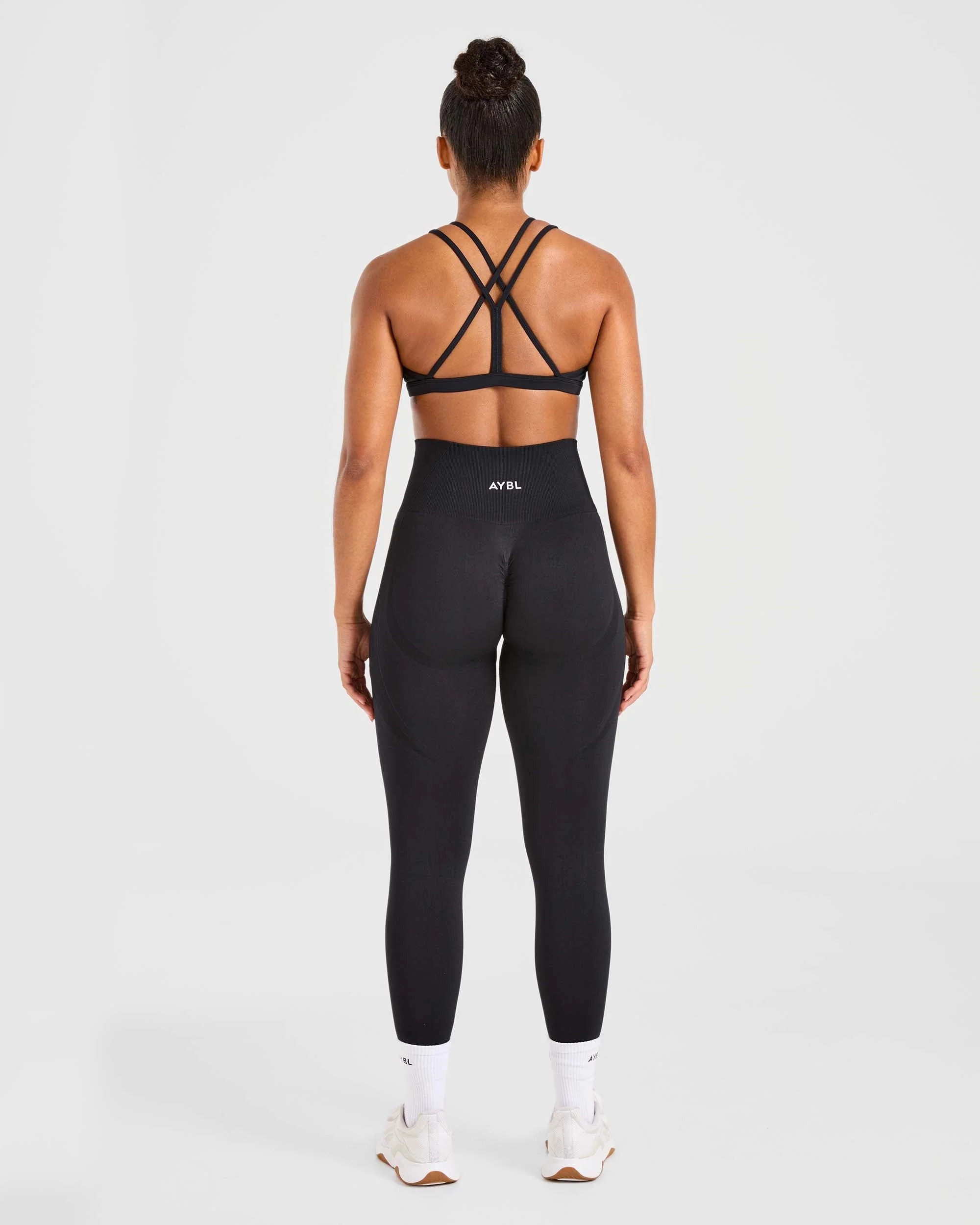 Essential Strappy Sports Bra - Zwart - Image 4