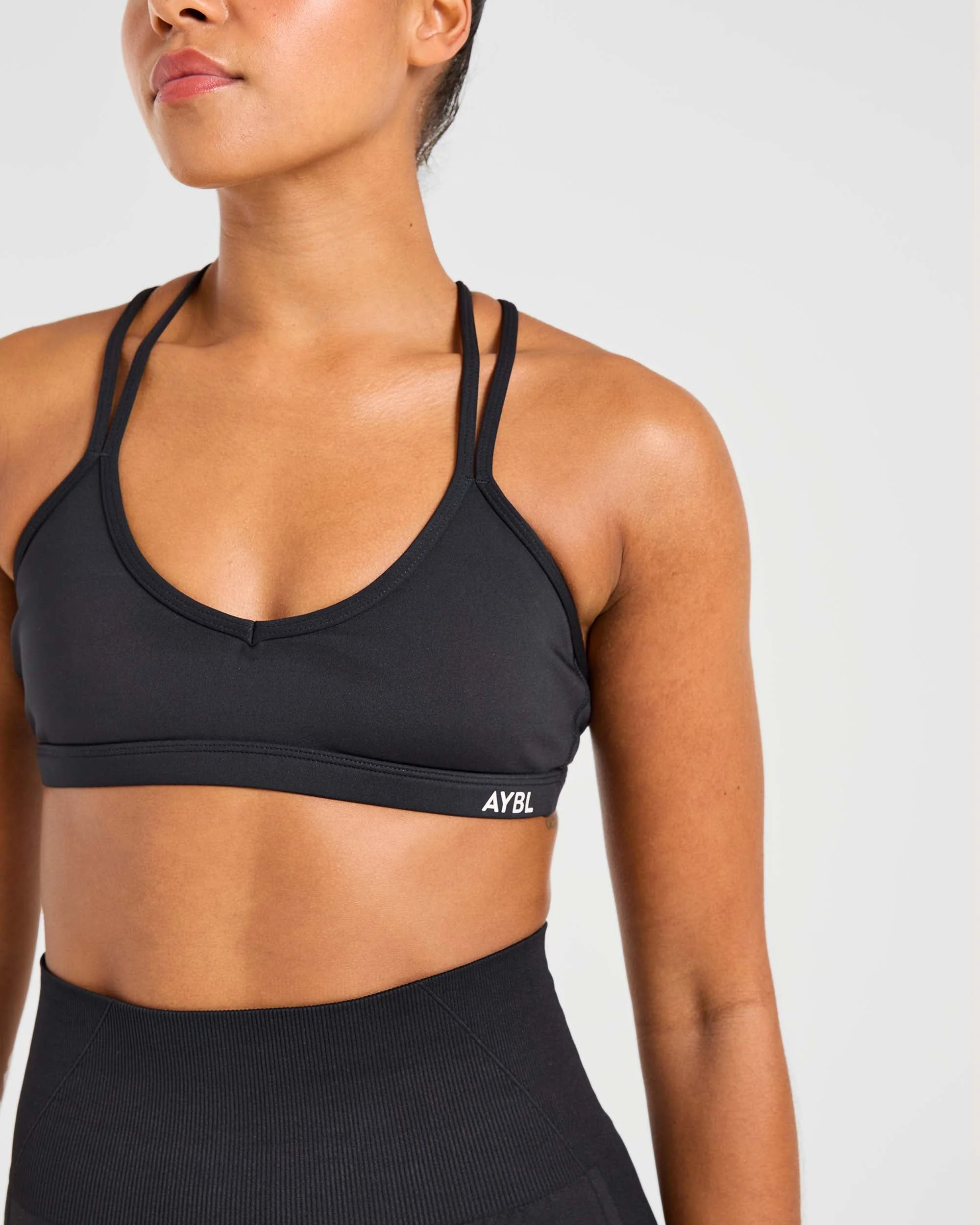 Essential Strappy Sports Bra - Zwart - Image 5