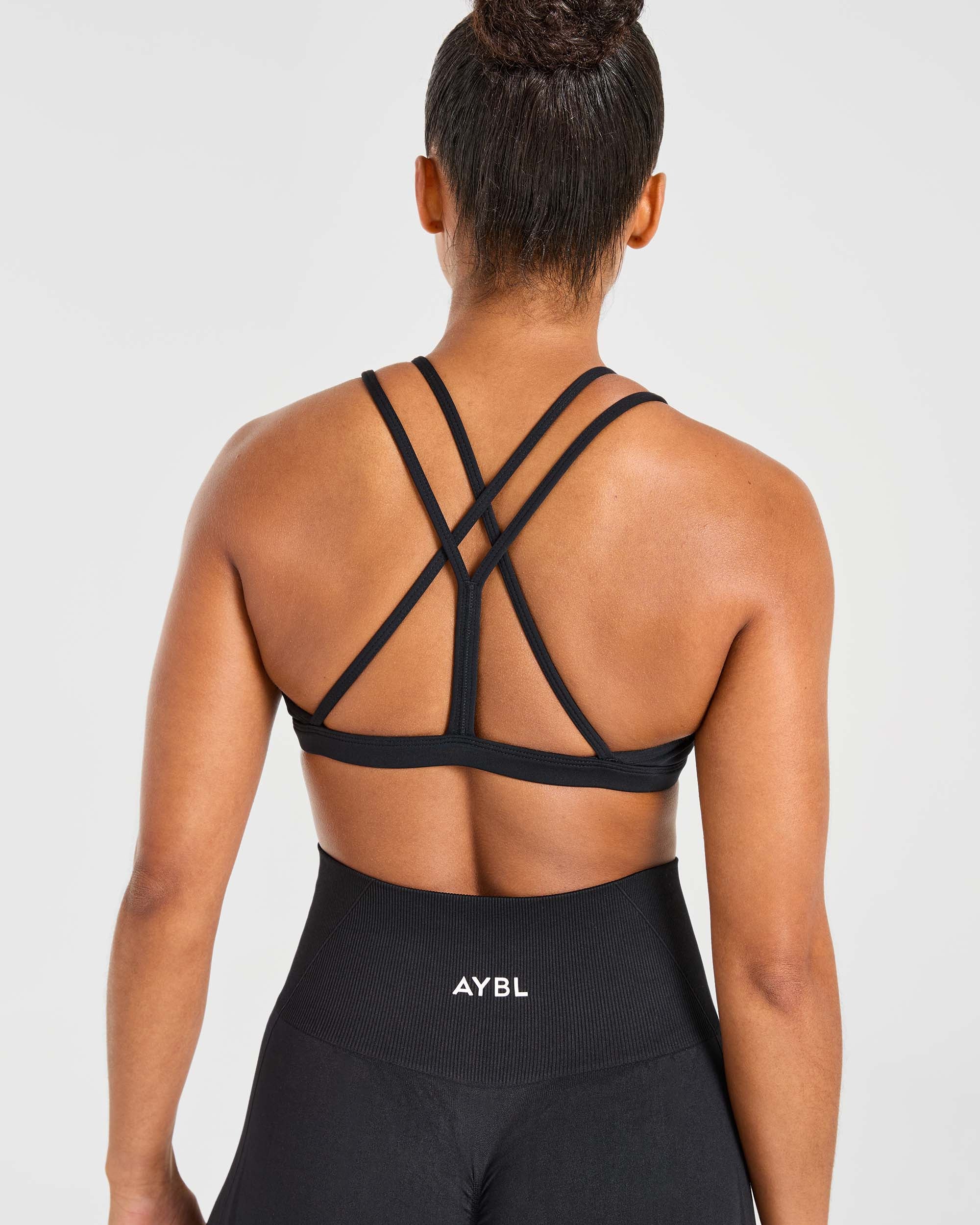 Essential Strappy Sports Bra - Zwart - Image 6