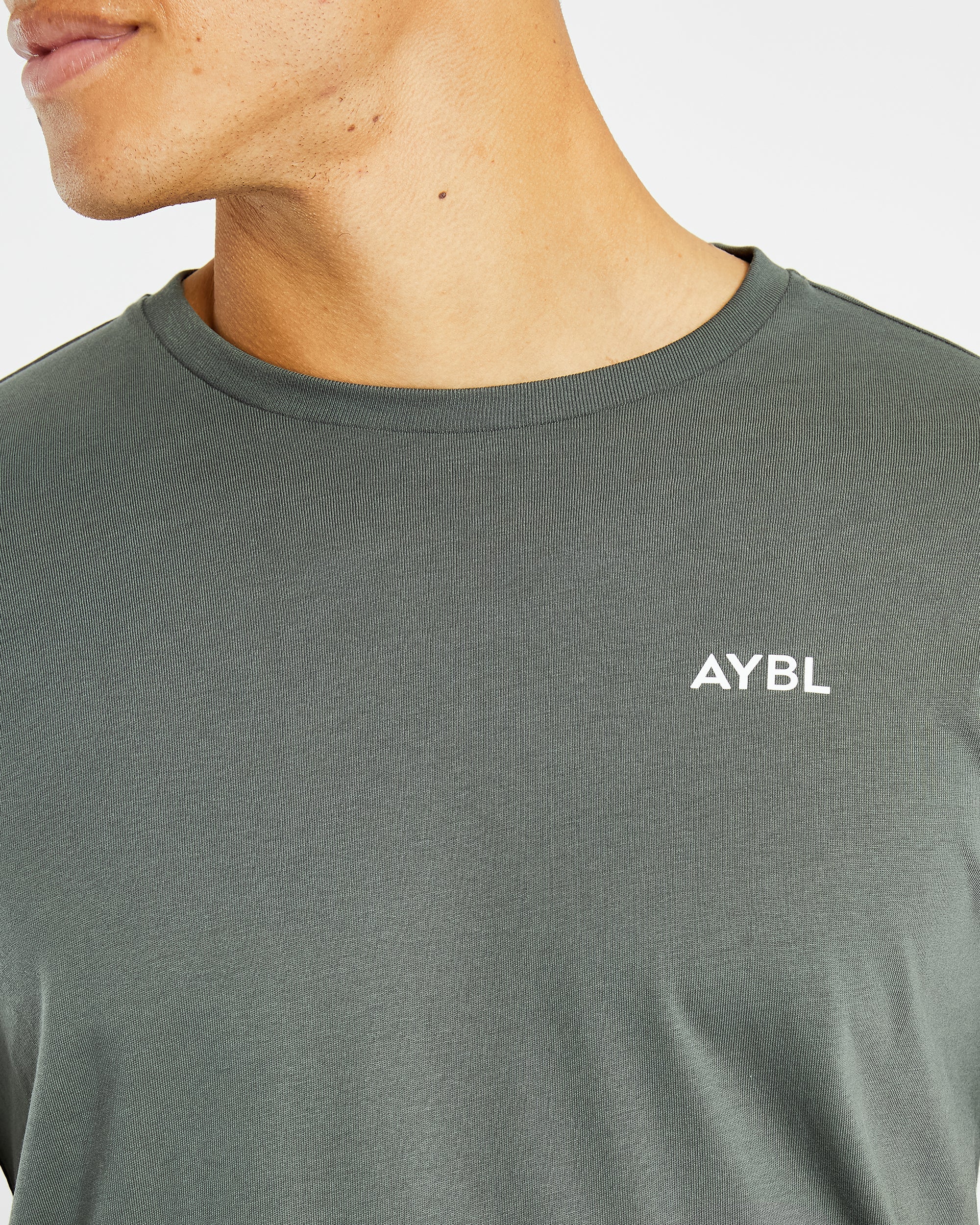 Essential T Shirt - Muted Groen - Image 5