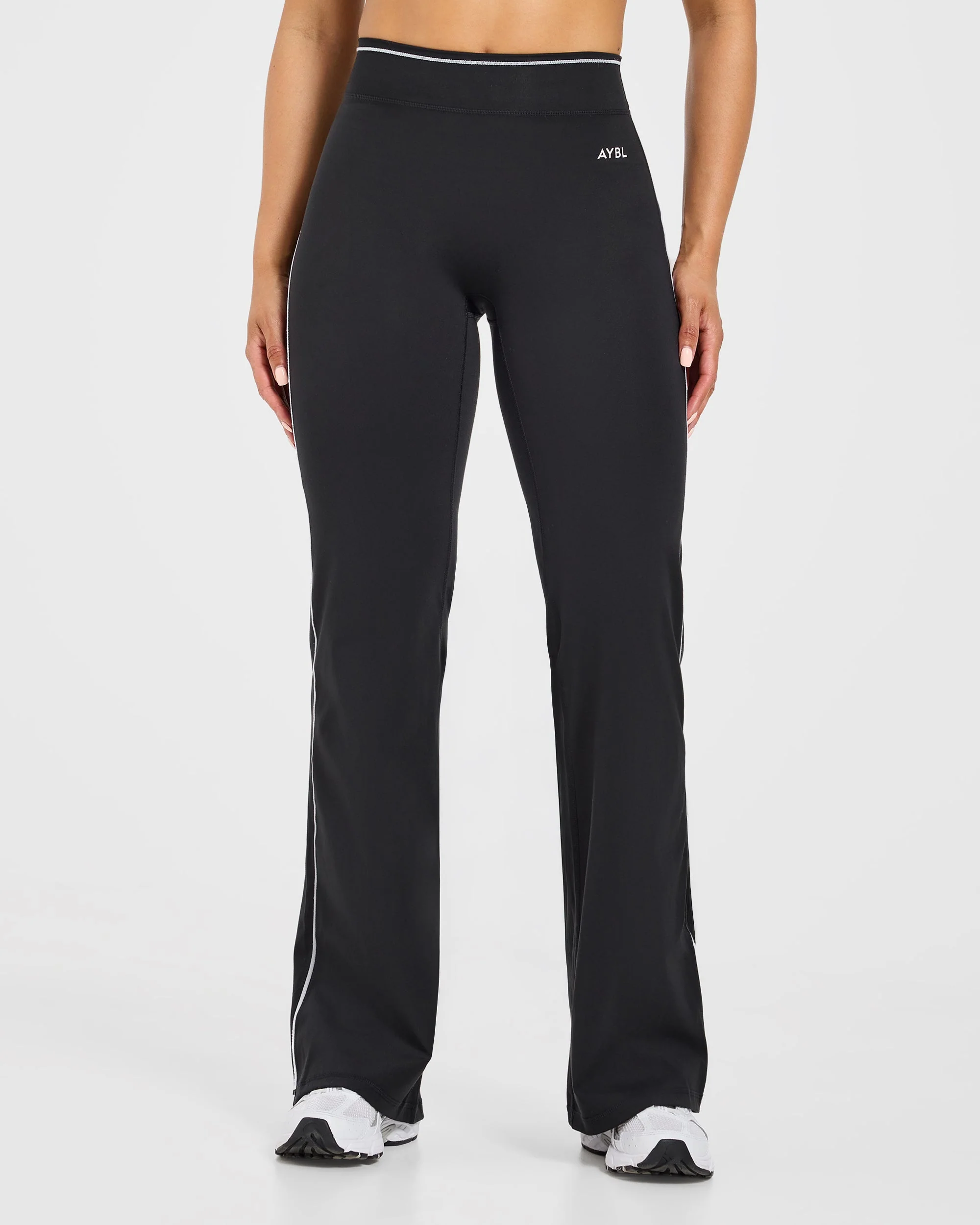 Form Flared Leggings - Zwart