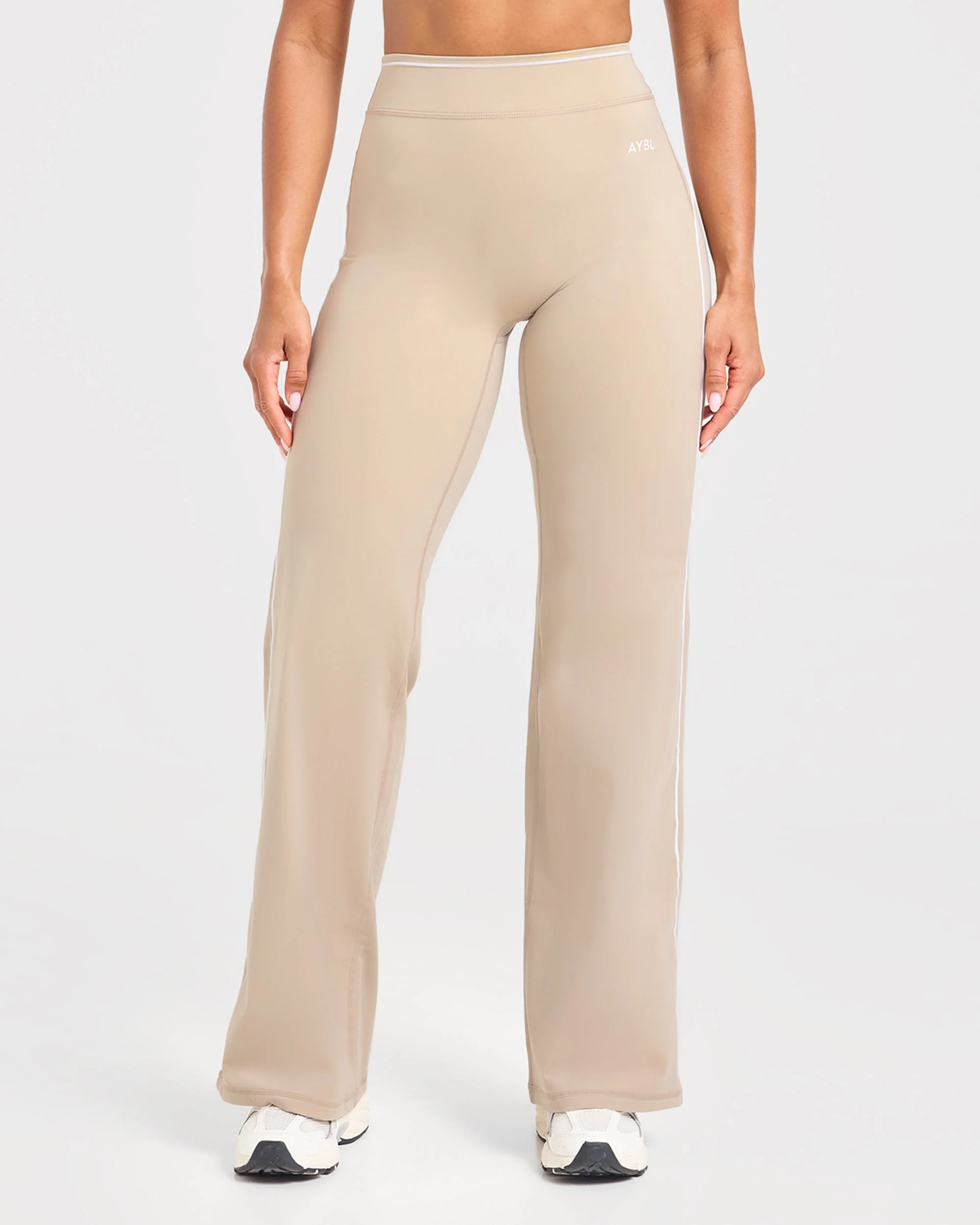 Form Flared Leggings - Mocha