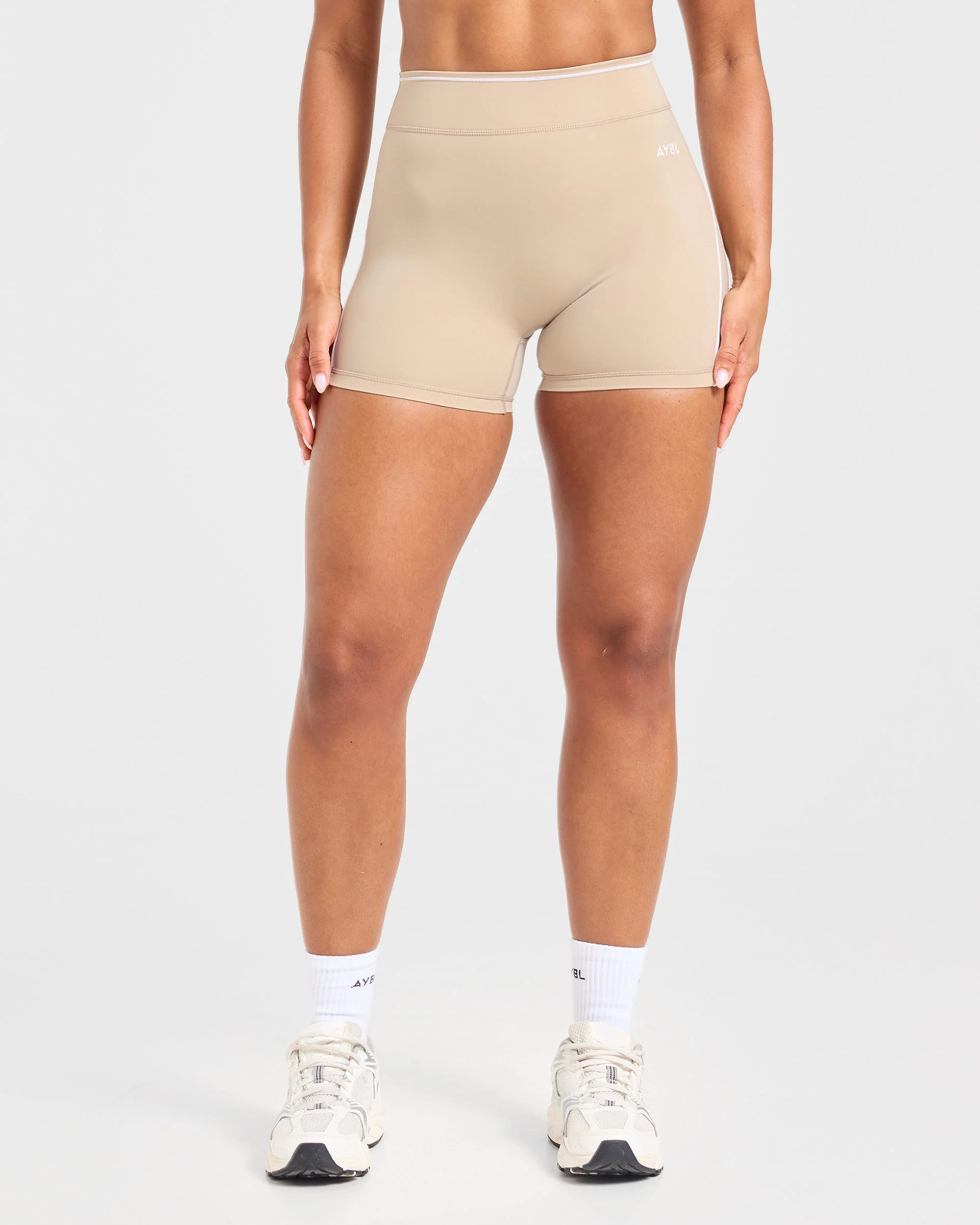 Form Shorts - Mocha