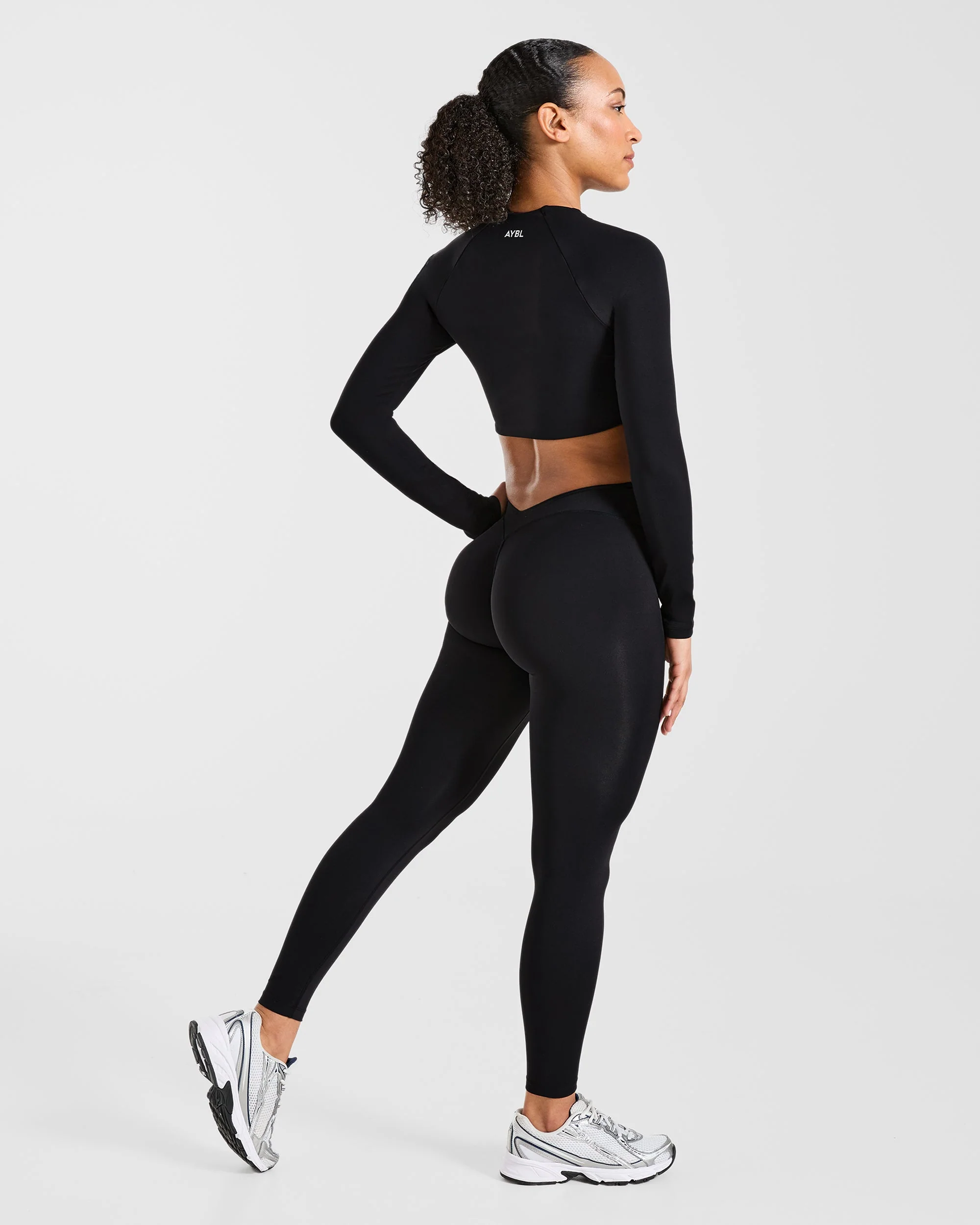 Physique Long Sleeve Crop Top - Zwart - Image 4