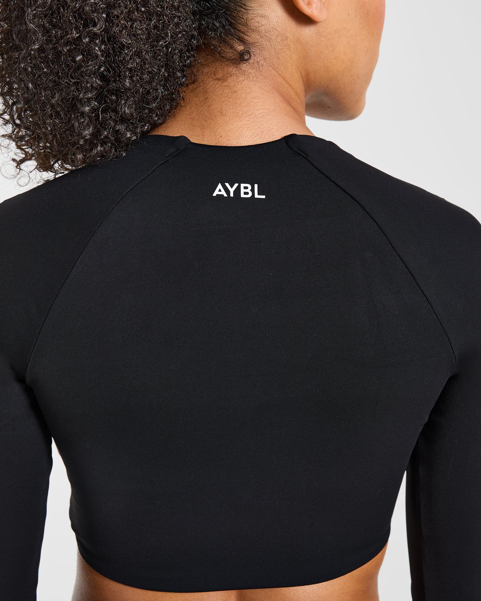 Physique Long Sleeve Crop Top - Zwart - Image 5