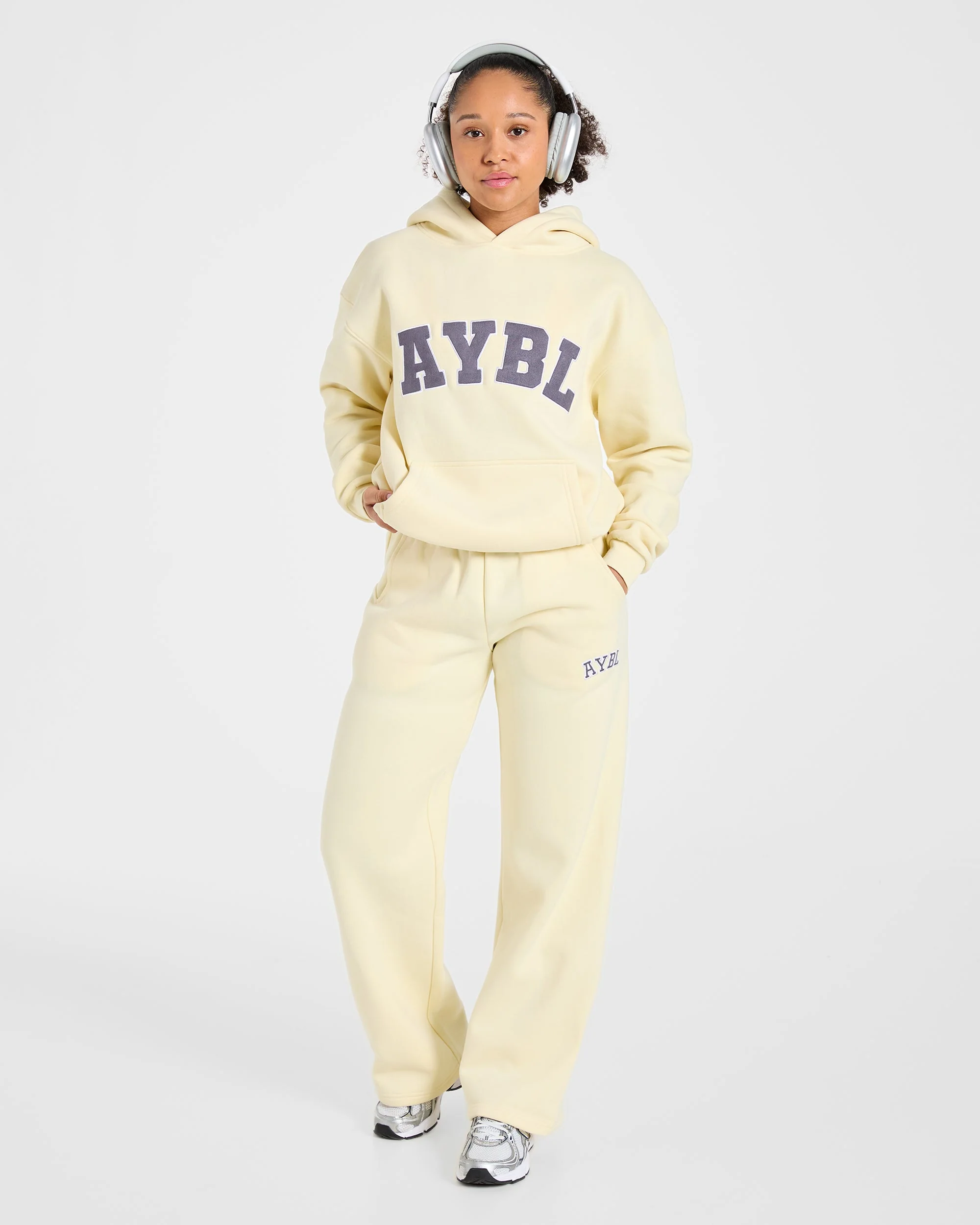 Varsity 2.0 Oversized Straight Leg Joggers - Butter Geel - Image 8