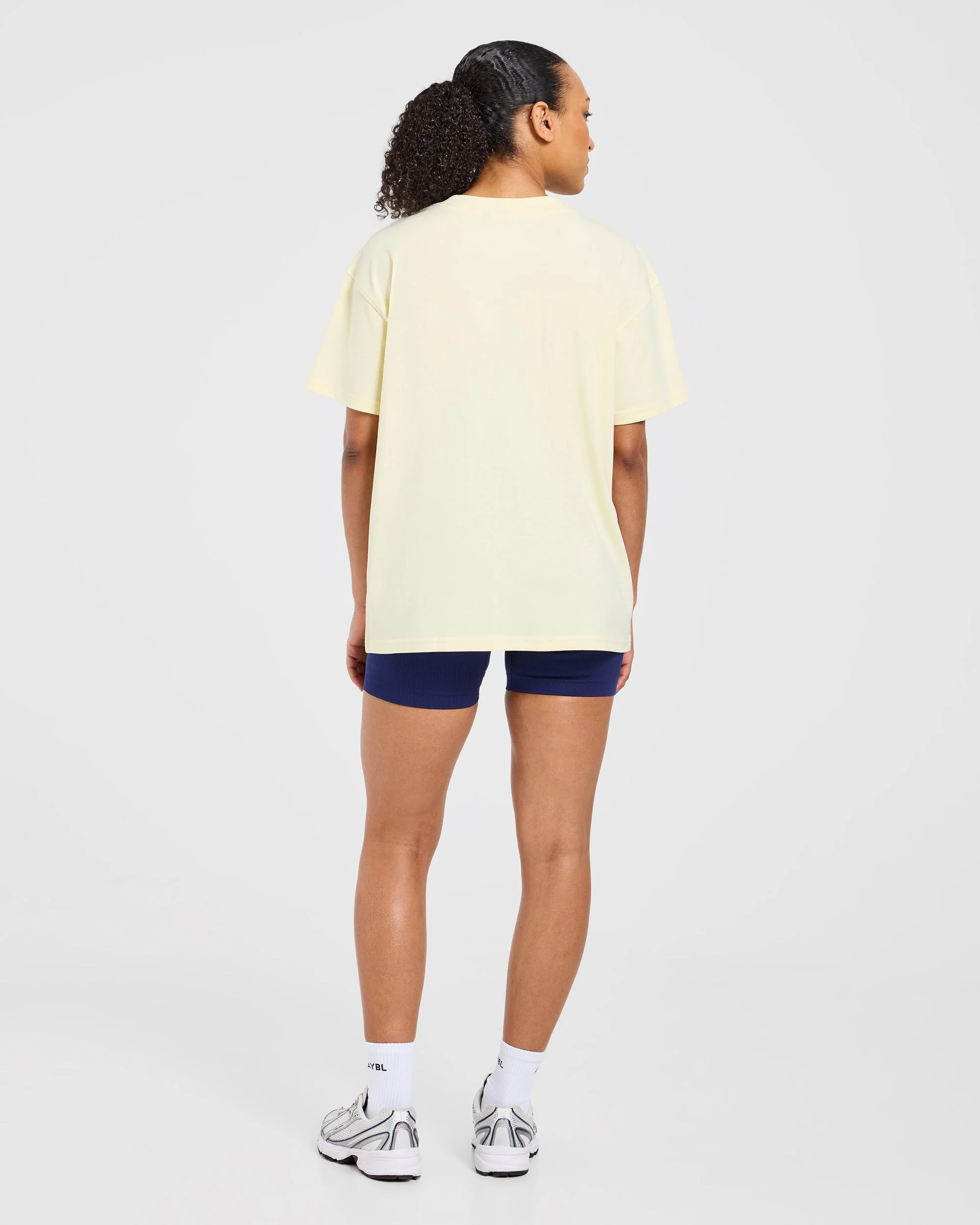 Varsity 2.0 Oversized T Shirt - Butter Geel - Image 4