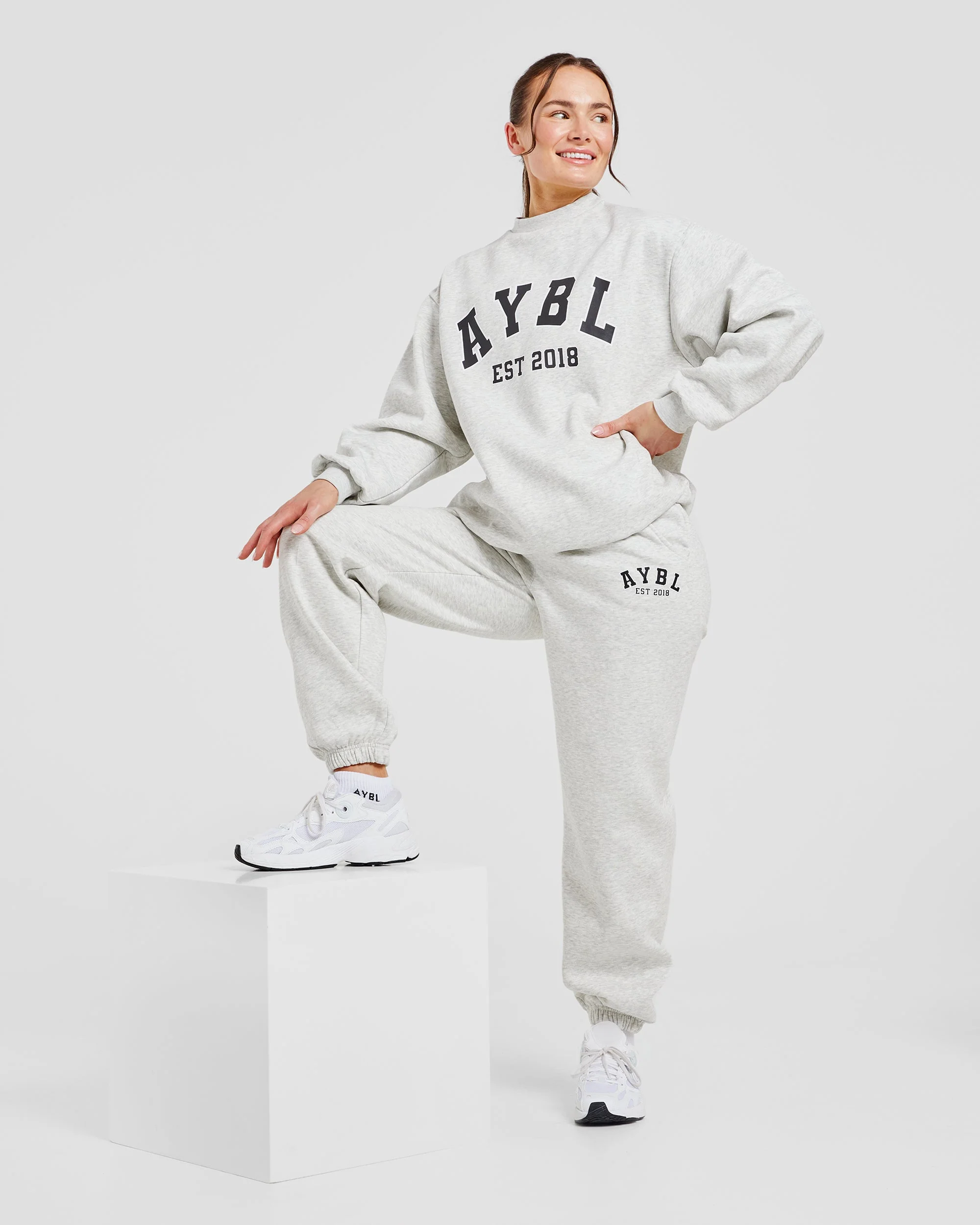 Varsity Graphic Oversized Joggers - Grijs Marl - Image 5
