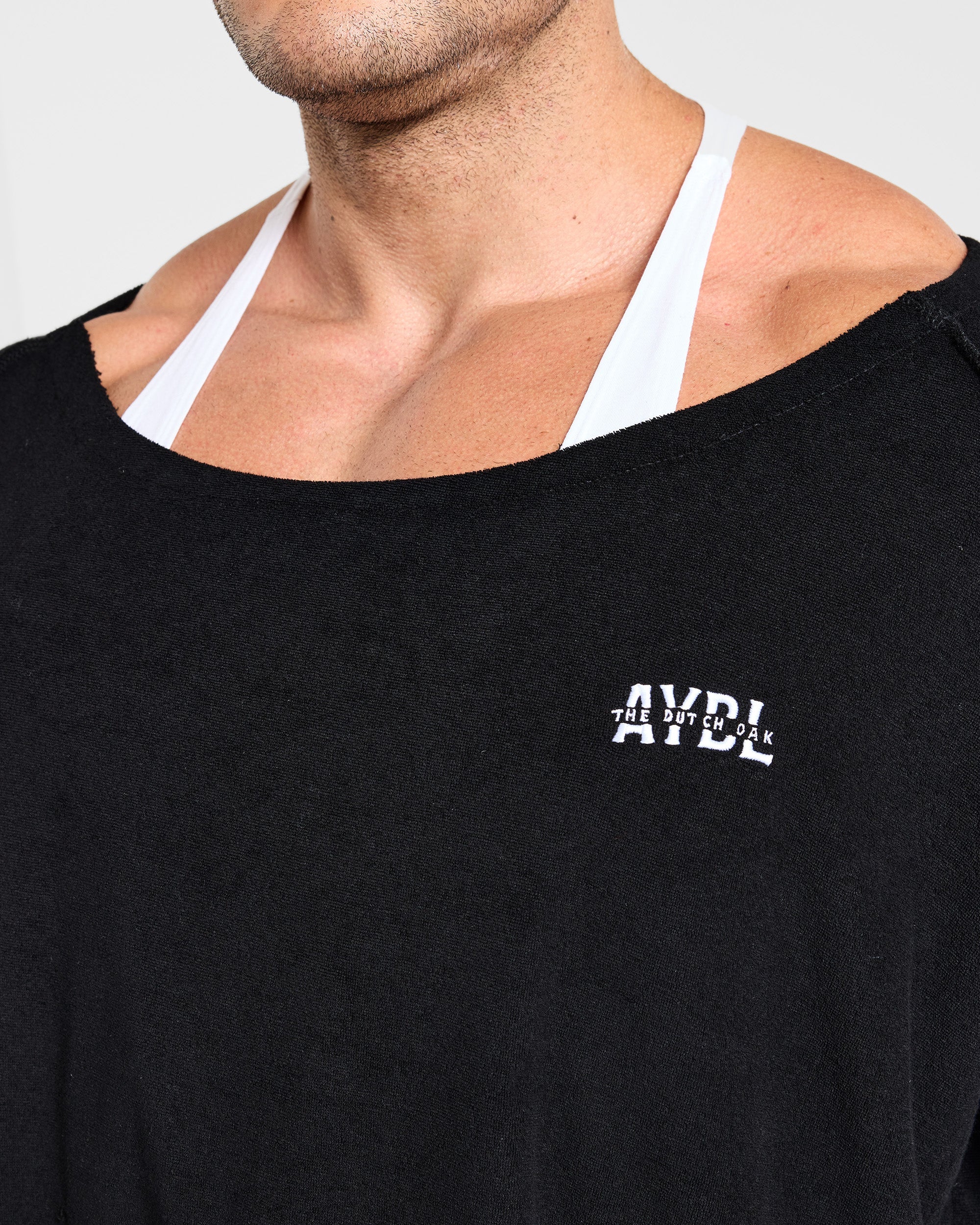 Wesley Vissers x Old School Wide Neck T Shirt - Zwart - Image 5